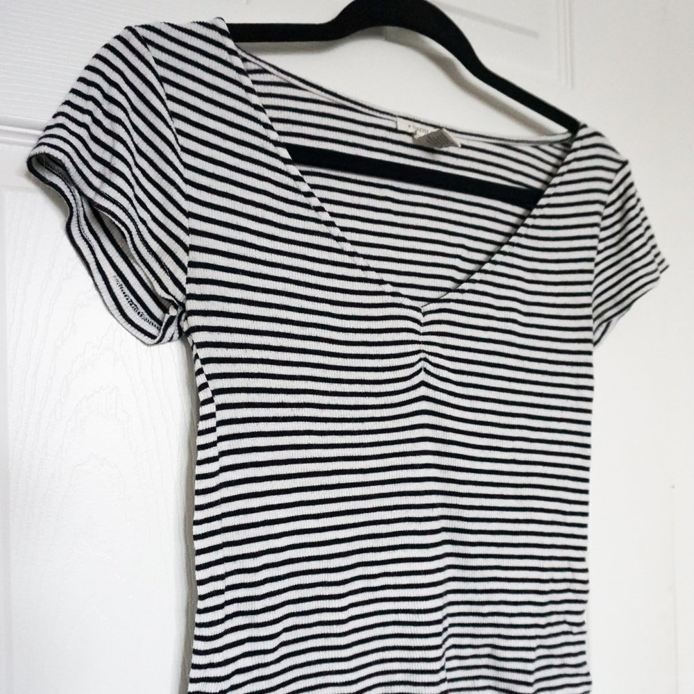 Forever 21 Cropped V Neck T Shirt